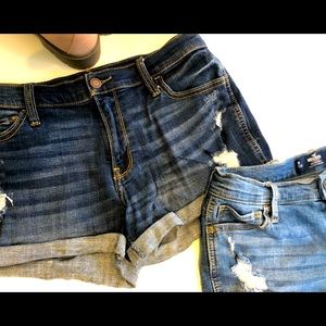 Hollister denim shorts (2)